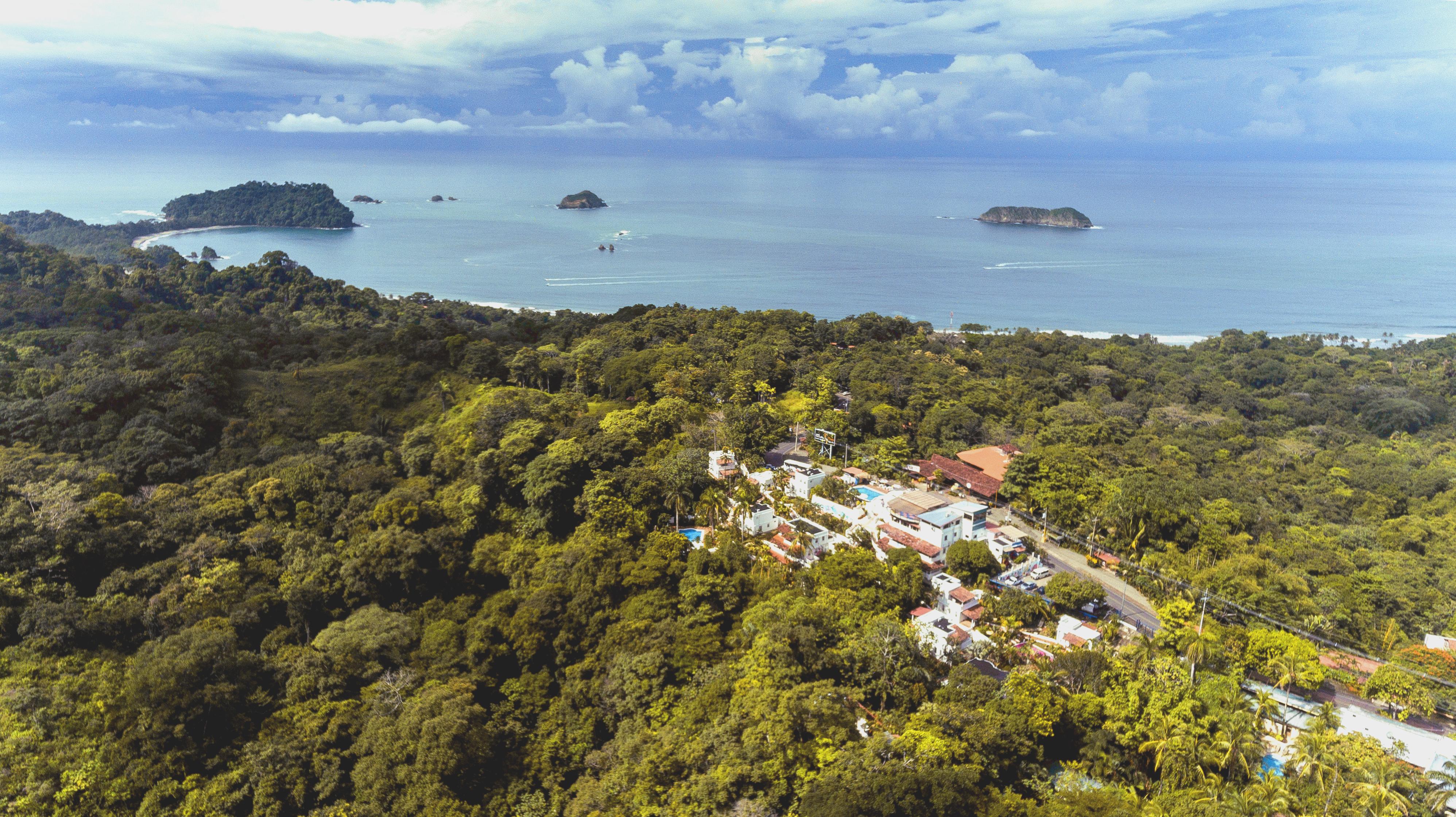 Selina Manuel Antonio Hotel Exterior photo